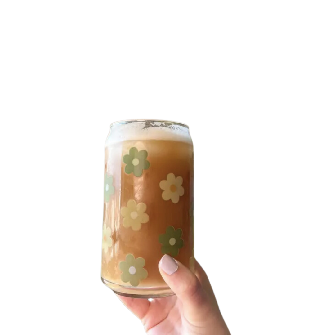 Glass cup with different green colored flowers. This 16 oz can glass cup is a great choice for hot and cold beverages. Its Daisy design is printed seamlessly around the glass with high-quality, durable ink for long-lasting durability. Plus, it is dishwasher safe and can last through more than 300 dishwasher cycles on the top rack.