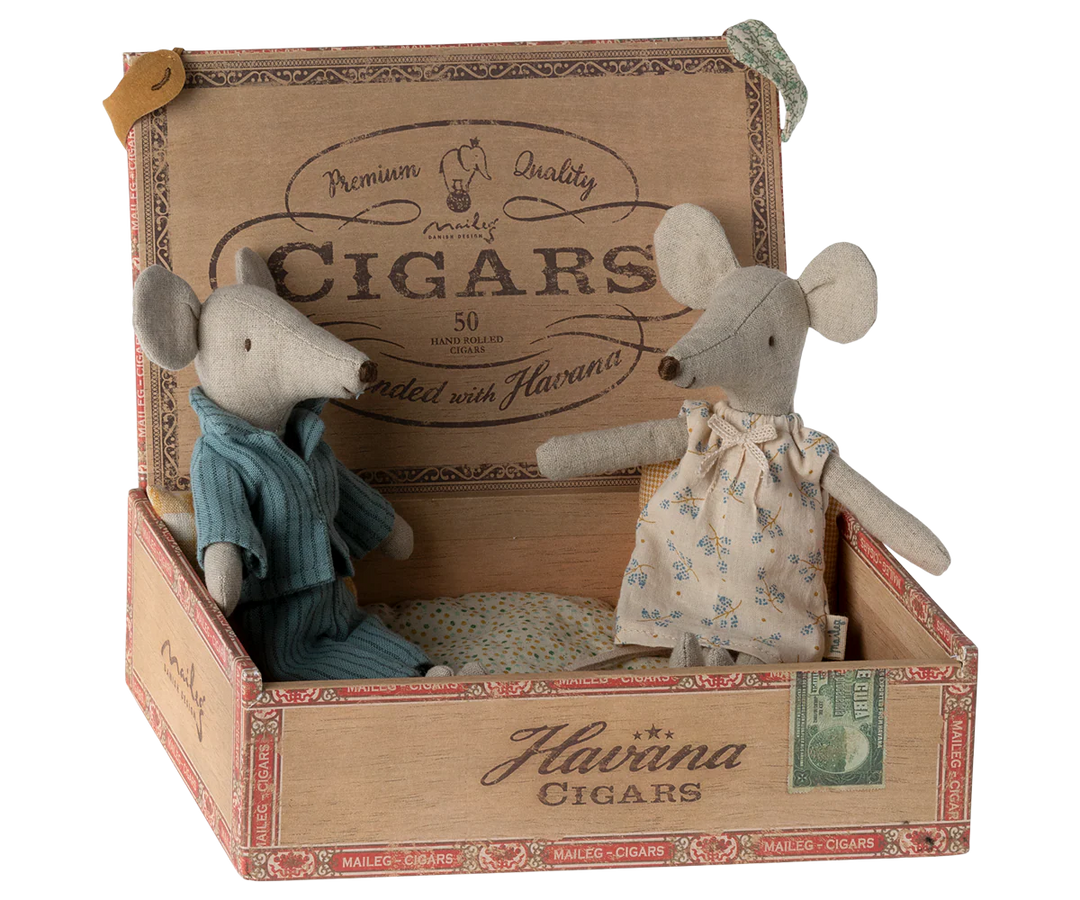Mom & Dad Mice (In Cigar Box)