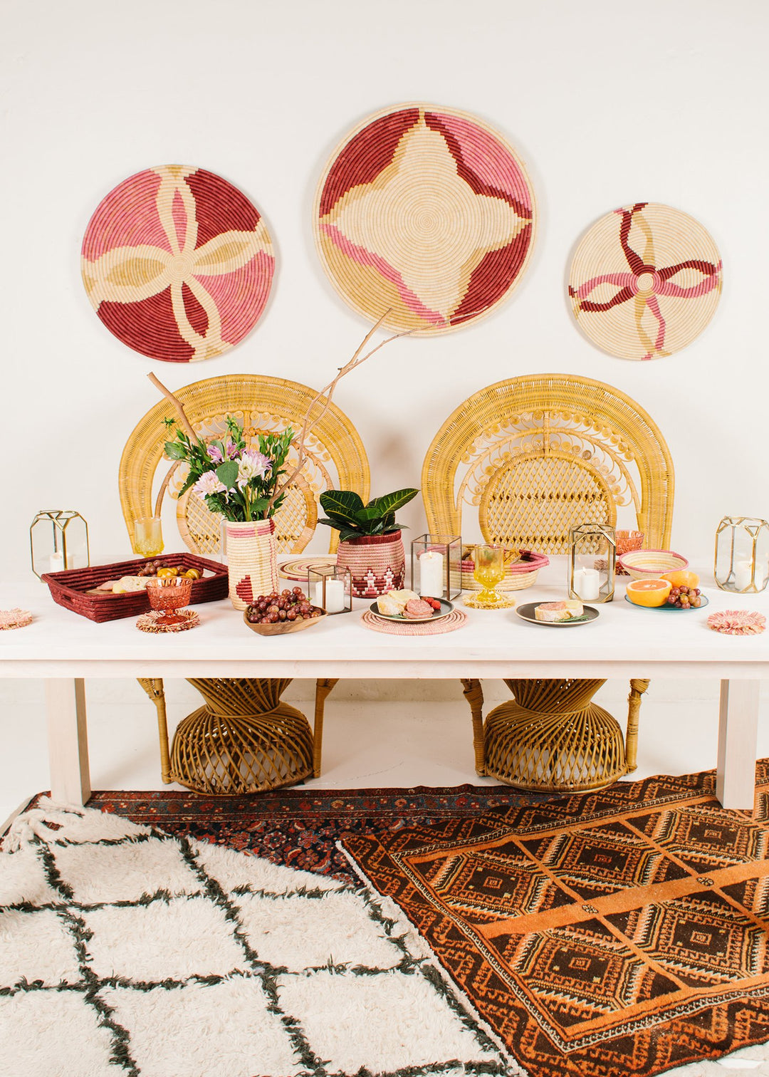 Jumbo Rosette Color Blocked Raffia Plate