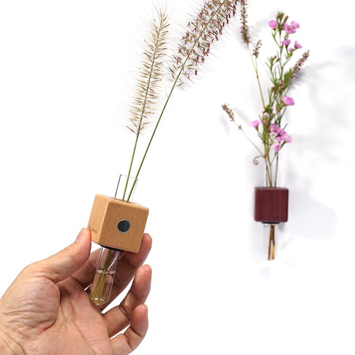 Smart Magnet Vase